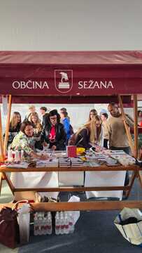 Predstavitev na festivalu KRASna priložnost; Vir: Občina Sežana